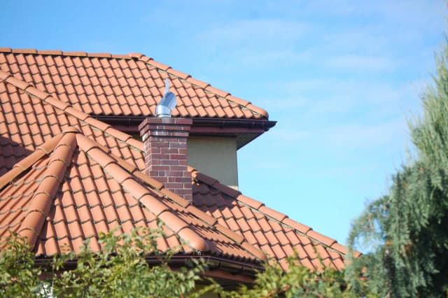 Ile kosztuje postawienie komina? Sprawdź ceny i oszczędź na budowie Ile kosztuje postawienie komina? Sprawdź ceny i oszczędź na budowie