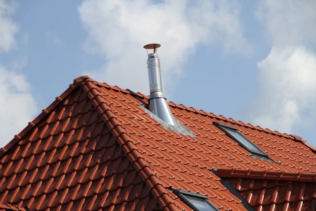 Czy czyszczenie komina gazowego jest obowiązkowe? Wszystko o przepisach i bezpieczeństwie Czy czyszczenie komina gazowego jest obowiązkowe? Wszystko o przepisach i bezpieczeństwie