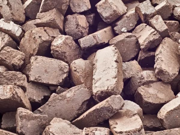 Czym jest brykiet torfowy i jak powstaje? Skład i proces produkcji wyjaśnione Czym jest brykiet torfowy i jak powstaje? Skład i proces produkcji wyjaśnione